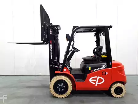 Elektromos 4 kerekű 2023  EP Equipment EFL303B 205 HC (1)
