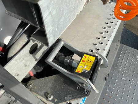 Trator de terminal 2013  Terberg RT223 (10)