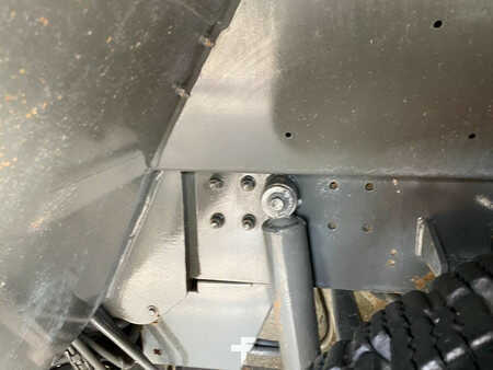 Trator de terminal 2013  Terberg RT223 (17)