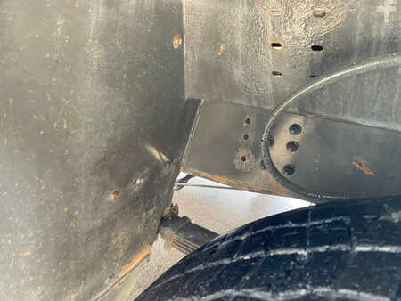 Trator de terminal 2013  Terberg RT223 (19)