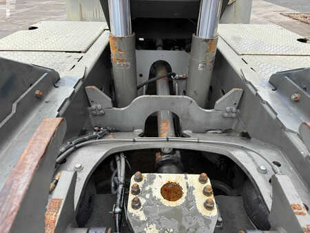 Terminál traktor 2006  Terberg YT 182 (15)