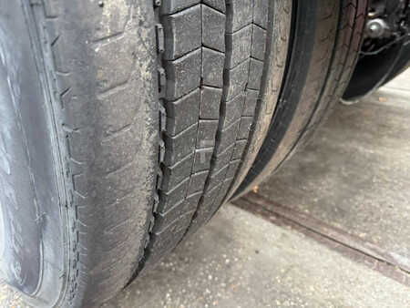 Terminál traktor 2006  Terberg YT 182 (16)