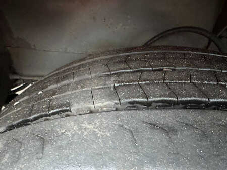 Terminál traktor 2006  Terberg YT 182 (17)