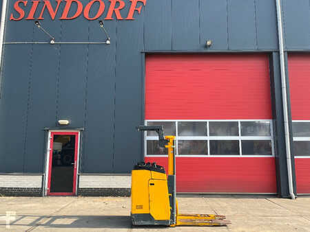 Stacker com assento 2004 Jungheinrich EKC - Z 12.5 (1)