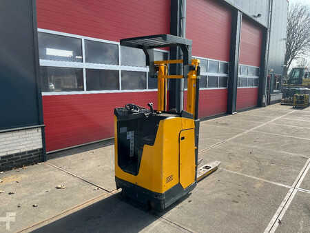 Stacker com assento 2004 Jungheinrich EKC - Z 12.5 (2)