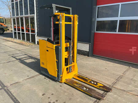 Stacker com assento 2004 Jungheinrich EKC - Z 12.5 (3)