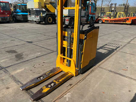Stacker com assento 2004 Jungheinrich EKC - Z 12.5 (4)