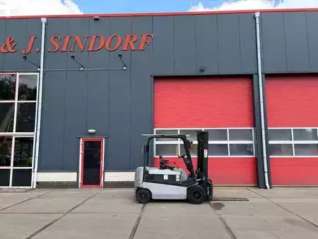 4-wiel elektrische heftrucks 2002  Nissan GQ02 L 30 CU (1)