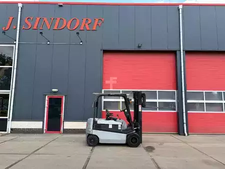 4-wiel elektrische heftrucks 2002  Nissan GQ02 L 30 CU (13)