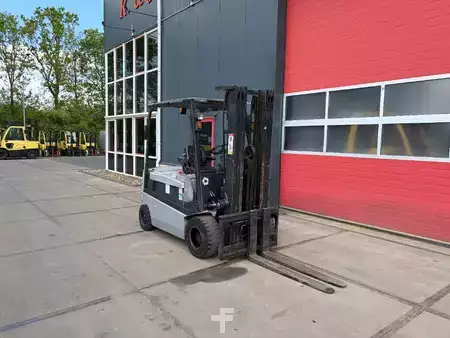 4-wiel elektrische heftrucks 2002  Nissan GQ02 L 30 CU (2)