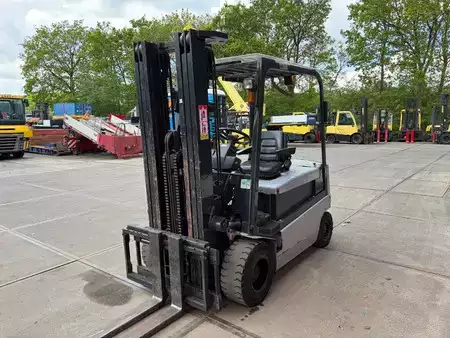 4-wiel elektrische heftrucks 2002  Nissan GQ02 L 30 CU (5)