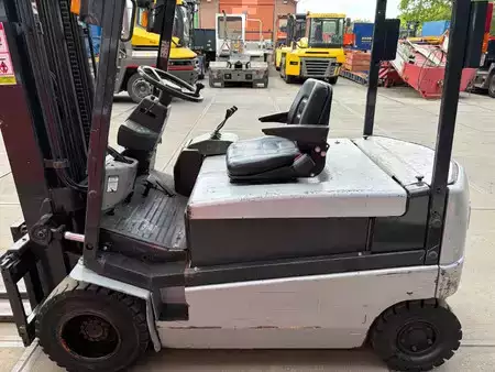 4-wiel elektrische heftrucks 2002  Nissan GQ02 L 30 CU (6)