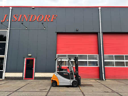 Eléctrico - 4 rodas 2014  Still RX 20-20 2000kg TIPLO / Sideshift (1)