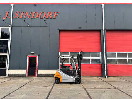 Eléctrico - 4 rodas 2014  Still RX 20-20 2000kg TIPLO / Sideshift (10)