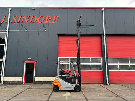 Eléctrico - 4 rodas 2014  Still RX 20-20 2000kg TIPLO / Sideshift (11)