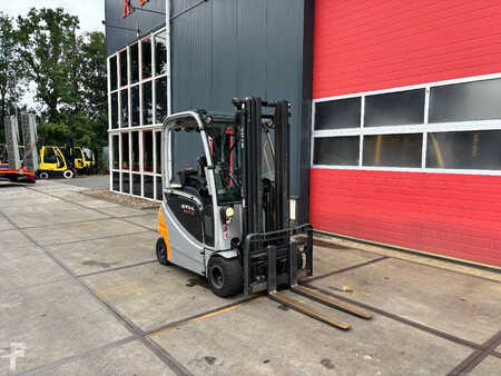 Eléctrico - 4 rodas 2014  Still RX 20-20 2000kg TIPLO / Sideshift (2)