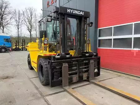 Chariots élévateurs diesel 2014  Hyundai 130 D-7 A (14)