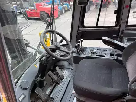 Chariots élévateurs diesel 2014  Hyundai 130 D-7 A (17)