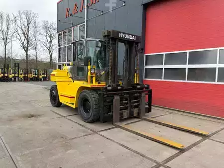 Chariots élévateurs diesel 2014  Hyundai 130 D-7 A (2)