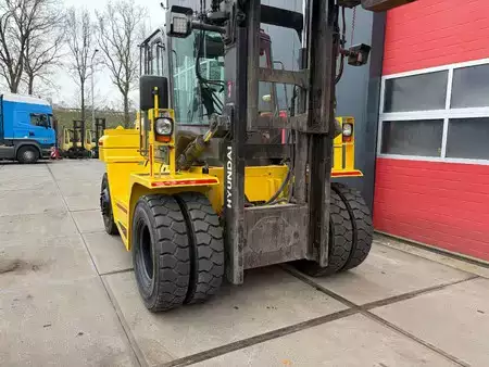 Chariots élévateurs diesel 2014  Hyundai 130 D-7 A (27)