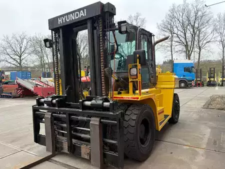 Chariots élévateurs diesel 2014  Hyundai 130 D-7 A (7)