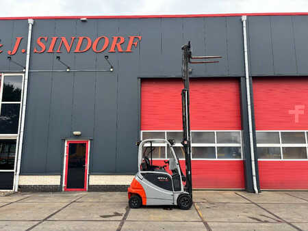 Eléctrico - 4 rodas 2014  Still RX 20-20 2000kg TIPLO / Sideshift (14)