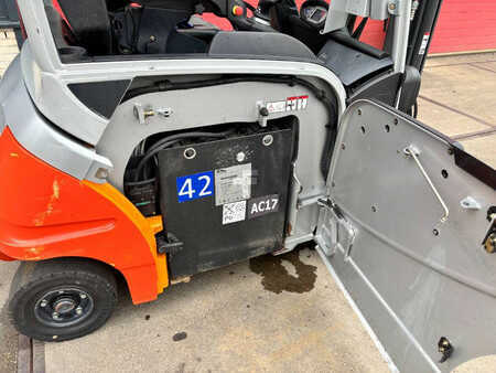 Eléctrico - 4 rodas 2014  Still RX 20-20 2000kg TIPLO / Sideshift (15)