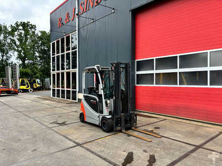 Eléctrico - 4 rodas 2014  Still RX 20-20 2000kg TIPLO / Sideshift (2)
