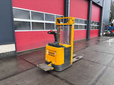 Stacker de condutor em pé 2002 Jungheinrich WP 12S (3)