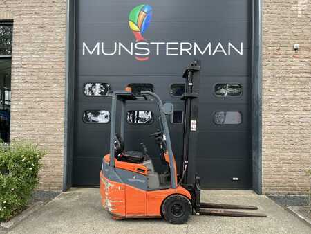 Eléctrica de 3 ruedas 2008  Toyota 7FBEST10 (1)