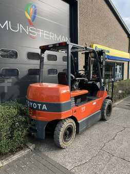 Elektro čtyřkolový VZV 2008  Toyota 7FBMF50 (2)