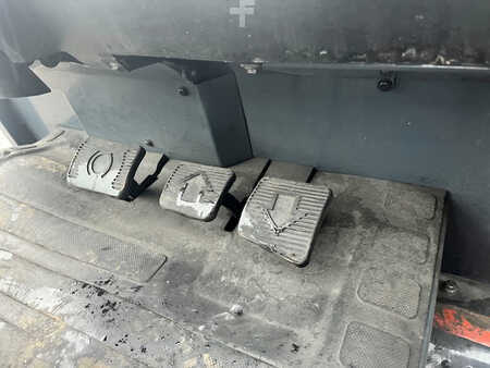 Eléctrico - 4 rodas 2017  Toyota 8FBMKT25 (4)