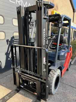 LPG Forklifts 2022  Toyota 02-8FGF25 (4) 