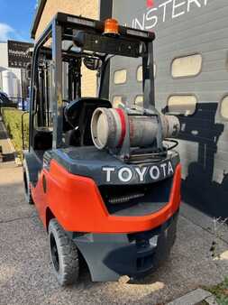 Chariot élévateur gaz 2022  Toyota 02-8FGF25 (8)