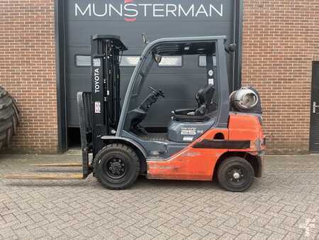 LPG Forklifts 2013  Toyota 02-8FGF25 (2)