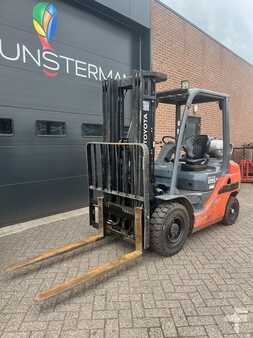 LPG Forklifts 2013  Toyota 02-8FGF25 (1)