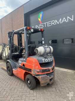 LPG Forklifts 2013  Toyota 02-8FGF25 (3)