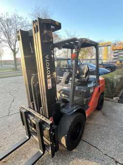 Diesel heftrucks 2015  Toyota 02-8FDJF35 (4)