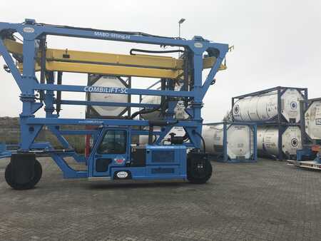 Reach-Stacker  Combilift Straddle Carrier (2) 