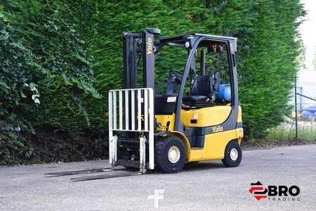 LPG Forklifts 2015  Yale GLP16VX (1)