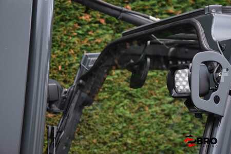Chariot 4 roues électrique 2016  Linde E30L-01 Triplex 2pcs available (16)