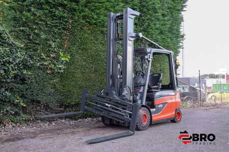 Chariot 4 roues électrique 2016  Linde E30L-01 Triplex +rotator (1)