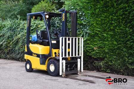 LPG Forklifts 2015  Yale GLP16VX (2)