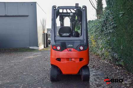Chariots électriques à 4 roues 2013  Linde E30HL-01/600 triplex 86% Rest cap battery (12)