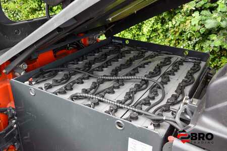 Chariots électriques à 4 roues 2013  Linde E30HL-01/600 triplex 86% Rest cap battery (15)