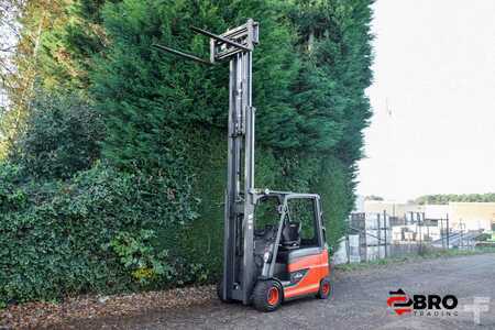 Chariots électriques à 4 roues 2013  Linde E30HL-01/600 triplex 86% Rest cap battery (8)