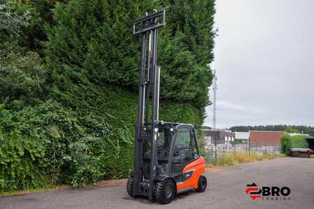 Carretilla elevadora diésel 2022  Linde H35D-01 1202 Triplex Container Spec (7)