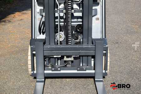 Eléctrica de 3 ruedas 2017  Linde E16C-02 EVO Triplex (11)