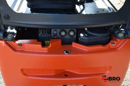 Eléctrica de 3 ruedas 2017  Linde E16C-02 EVO Triplex (18)