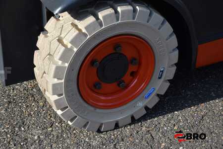 Eléctrica de 3 ruedas 2017  Linde E16C-02 EVO Triplex (8)